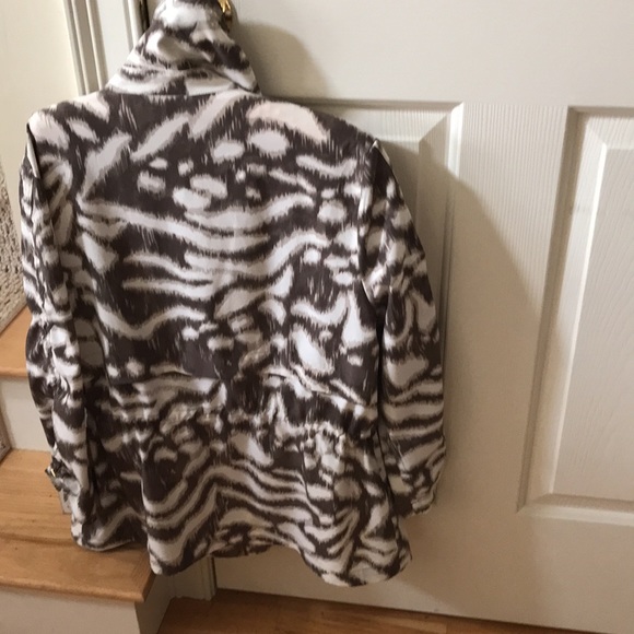 Chico’s polyester spandex animal print jacket size 2 ZENERGY - Picture 3 of 7